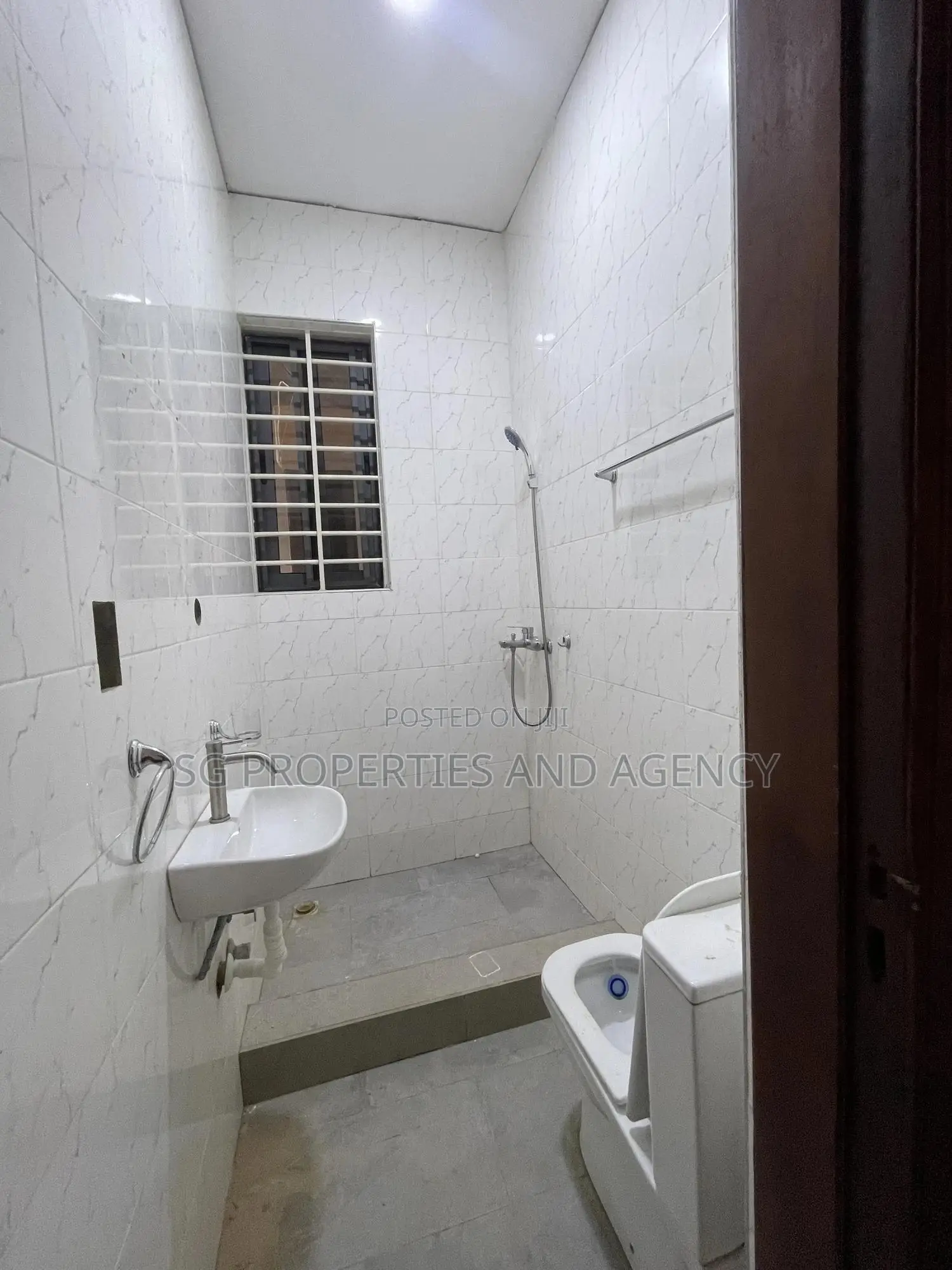 2bdrm Apartment in Borteyman, Baatsona Total for rent