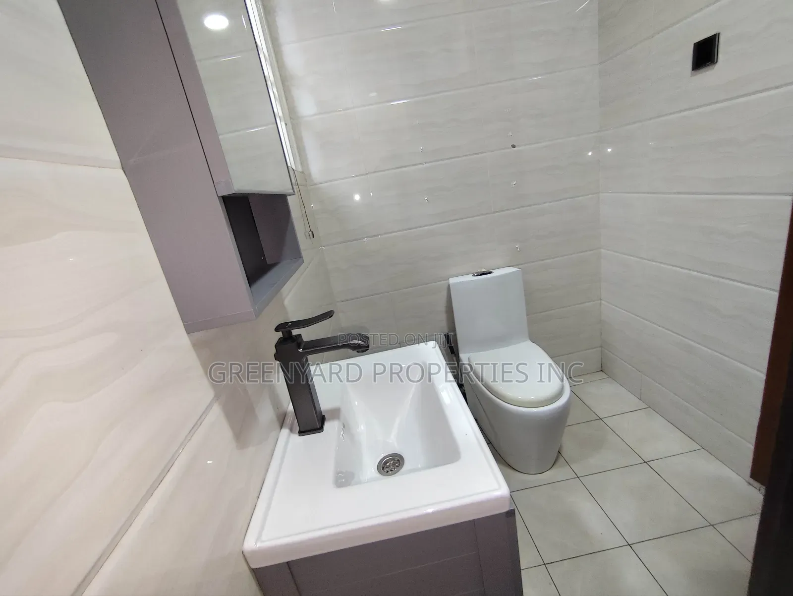 3bdrm Apartment in American House, East Legon for rent