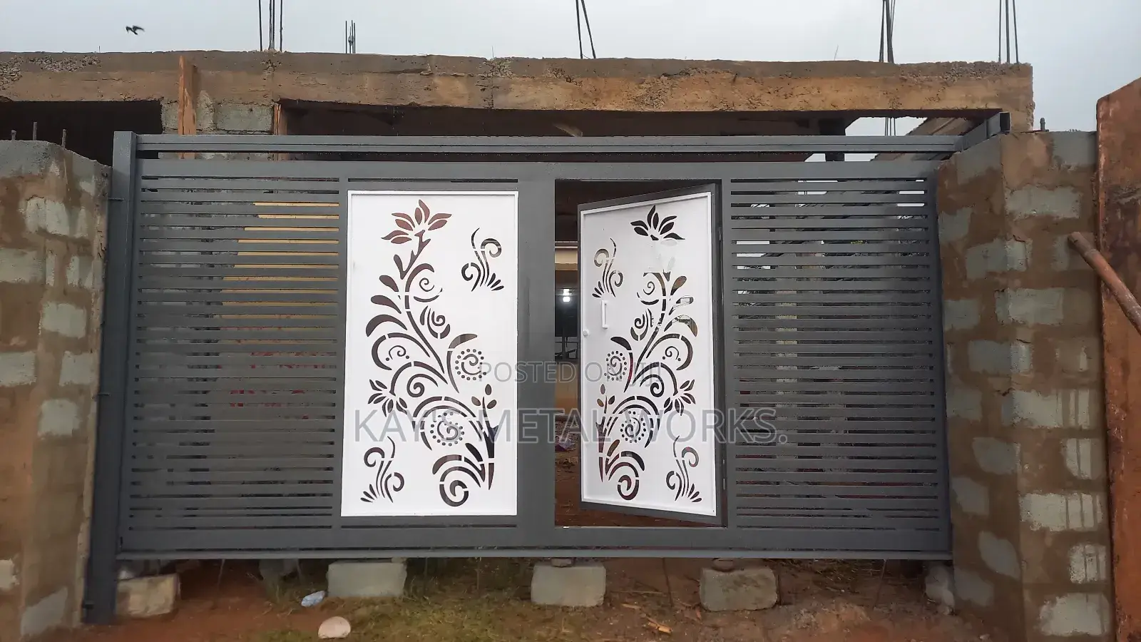 Modern Galvanized Sliding Gate – Strong Durable