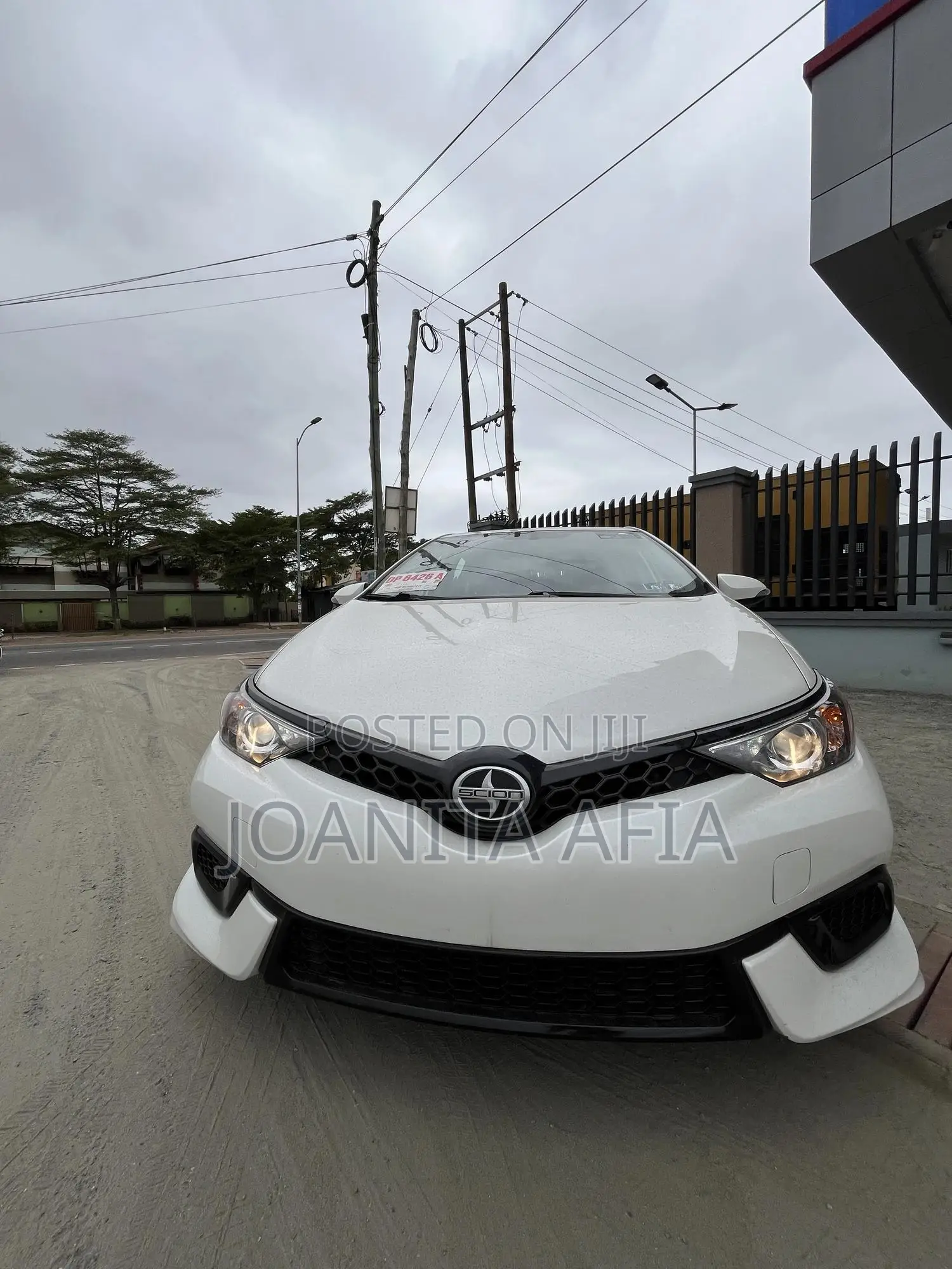 Toyota Corolla LE 4dr Sedan (1.8L 4cyl CVT) 2016 White