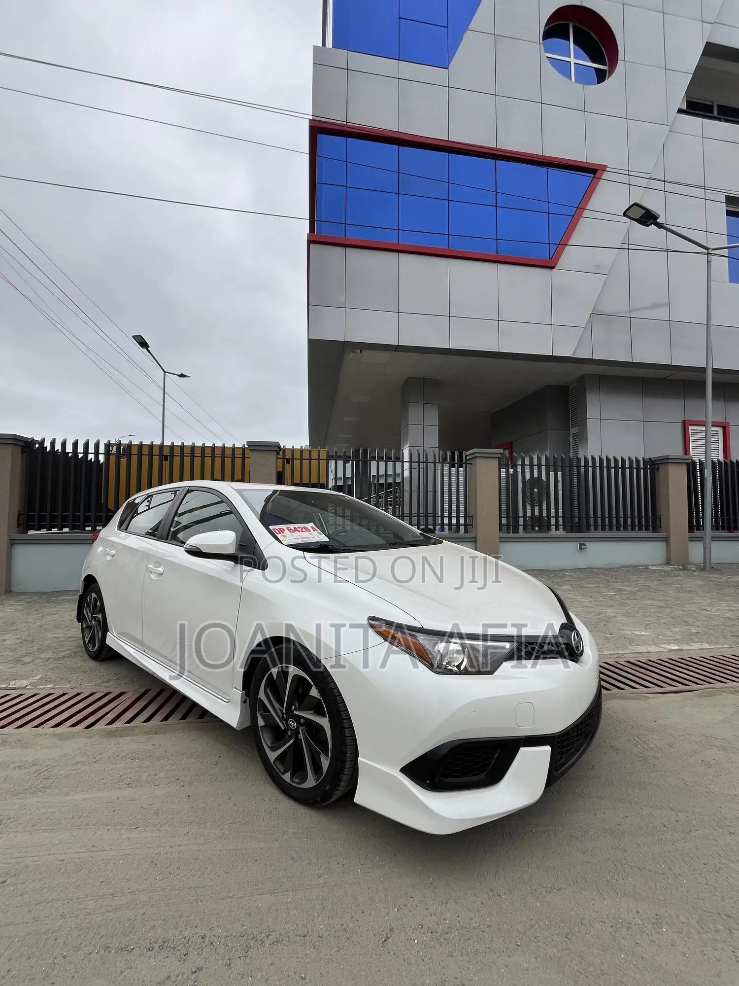 Toyota Corolla LE 4dr Sedan (1.8L 4cyl CVT) 2016 White