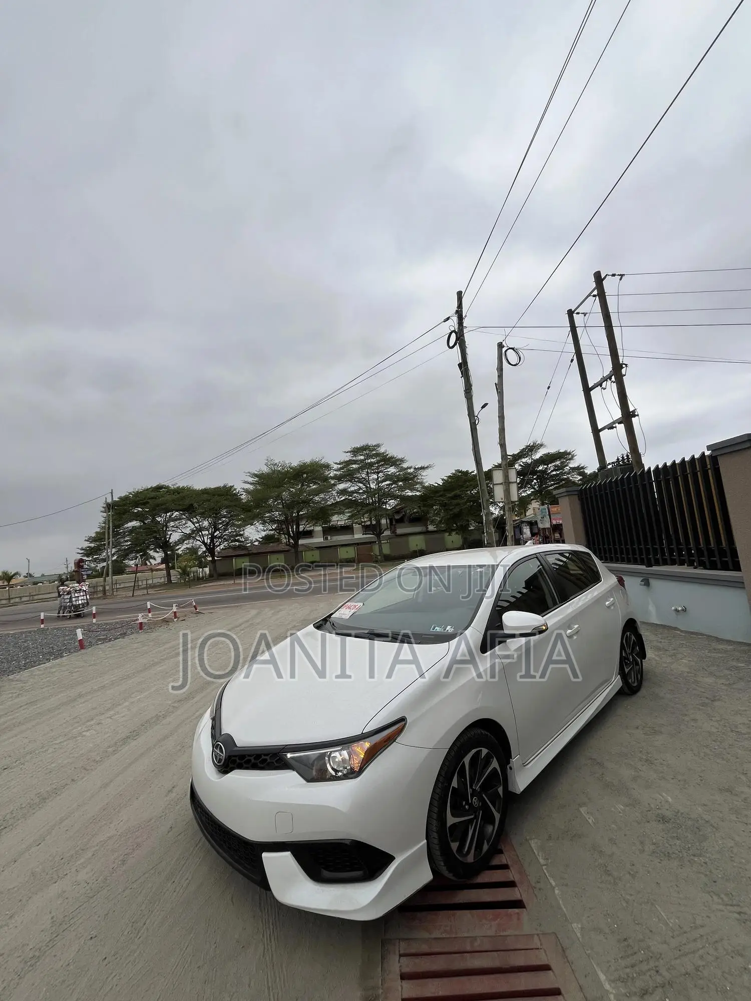 Toyota Corolla LE 4dr Sedan (1.8L 4cyl CVT) 2016 White