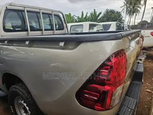 Toyota Hilux 2019 Brown