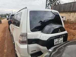 Mitsubishi Pajero 2017 White