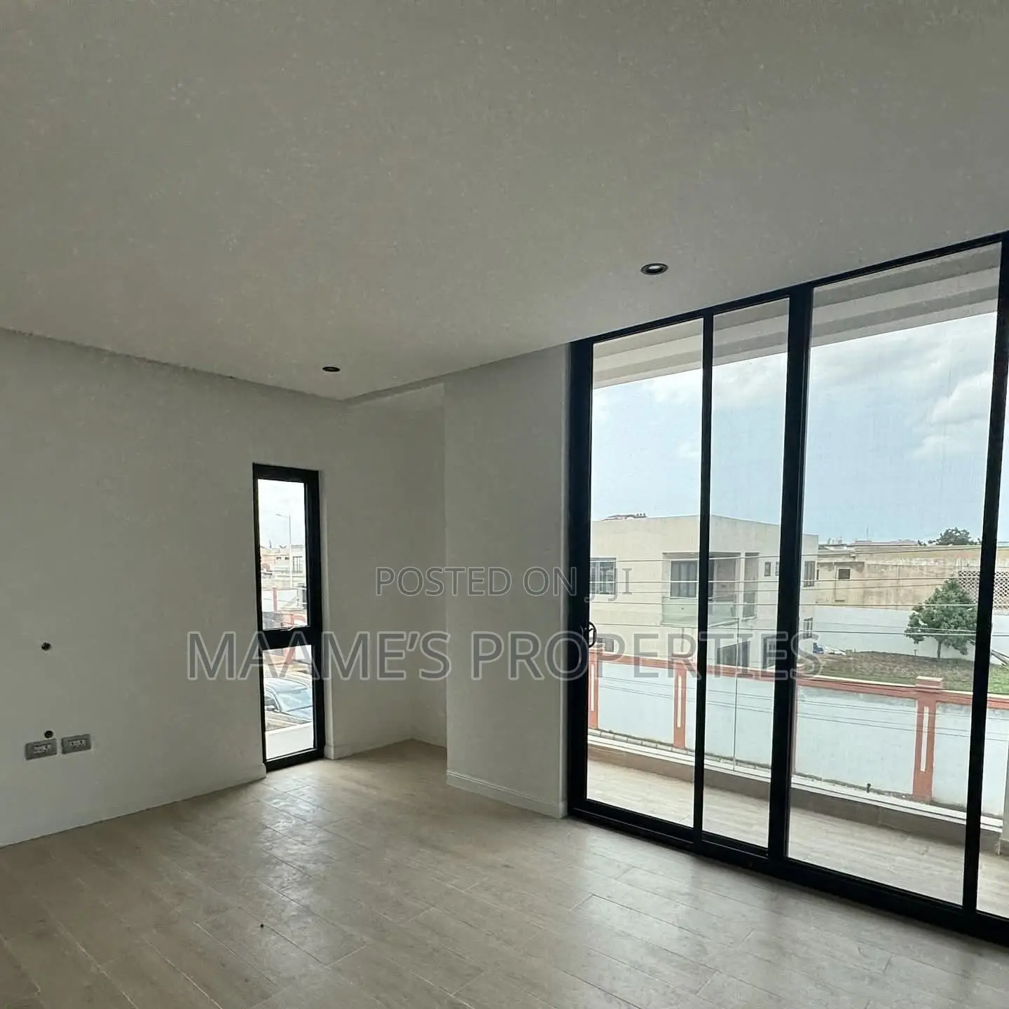 4bdrm Duplex in Dzorwulu for sale