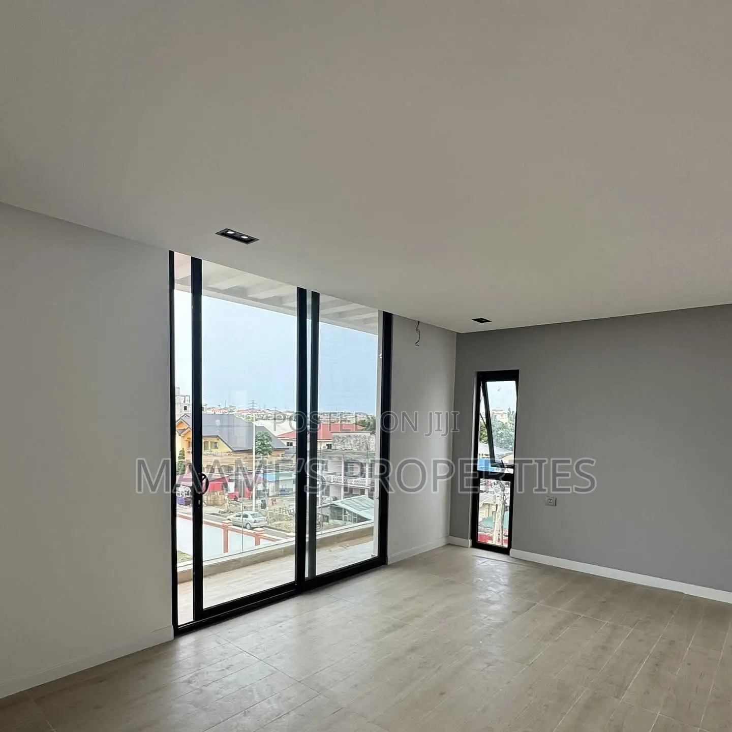 4bdrm Duplex in Dzorwulu for sale