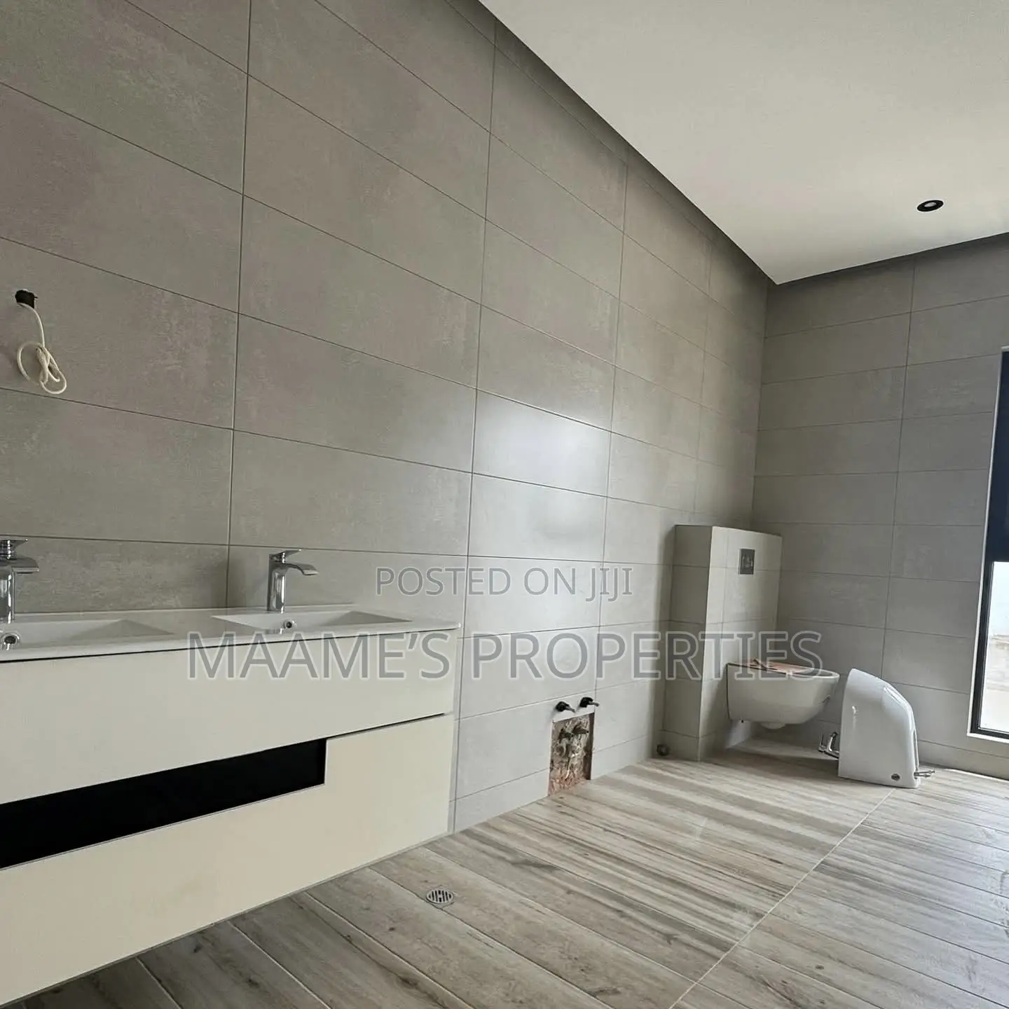 4bdrm Duplex in Dzorwulu for sale