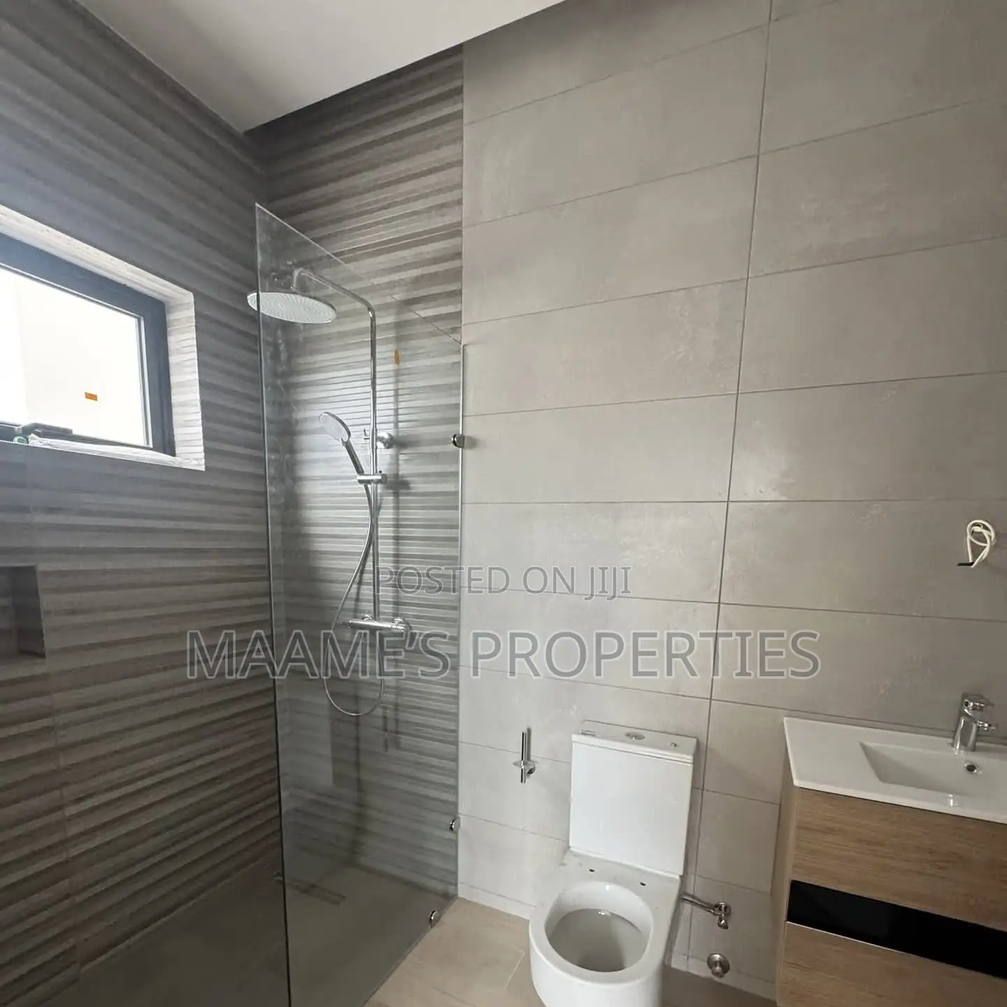 4bdrm Duplex in Dzorwulu for sale