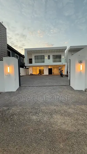4bdrm Mansion in George Property, Lake Side Estate for sale
