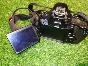 Canon Eos 60d With 50mm Lens Going for Cool Price