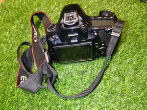 Canon Eos 60d With 50mm Lens Going for Cool Price