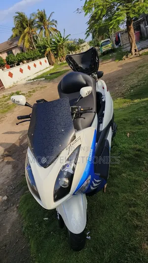 Yamaha Majesty 2020 White