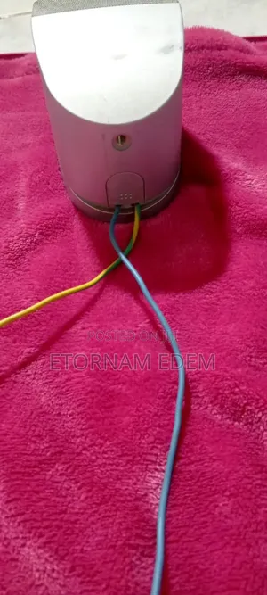 5 Bose Cube Surround Speakers