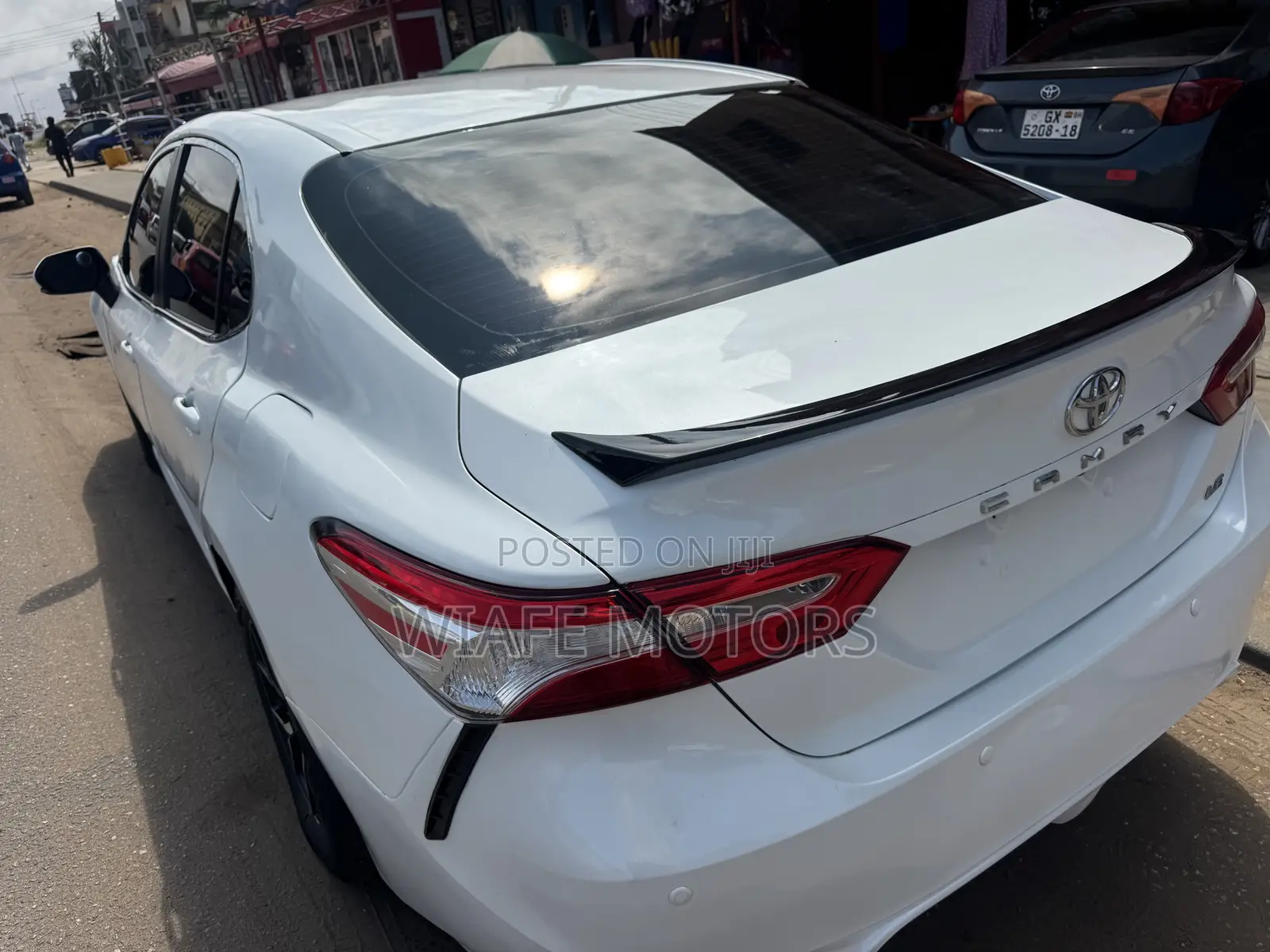 Toyota Camry LE FWD (2.5L 4cyl 8AM) 2018 White