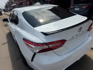 Toyota Camry LE FWD (2.5L 4cyl 8AM) 2018 White