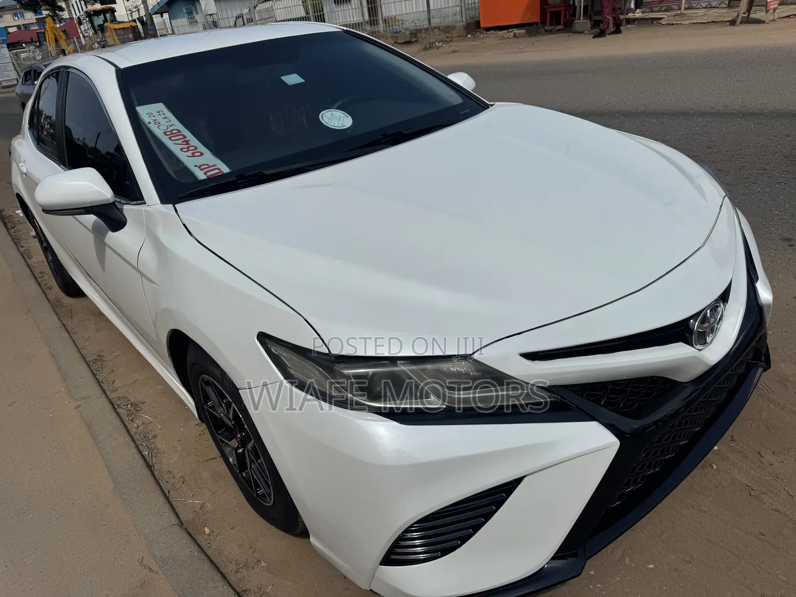 Toyota Camry LE FWD (2.5L 4cyl 8AM) 2018 White