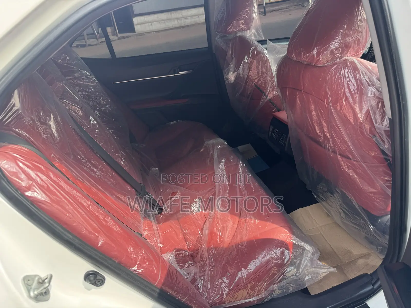 Toyota Camry LE FWD (2.5L 4cyl 8AM) 2018 White