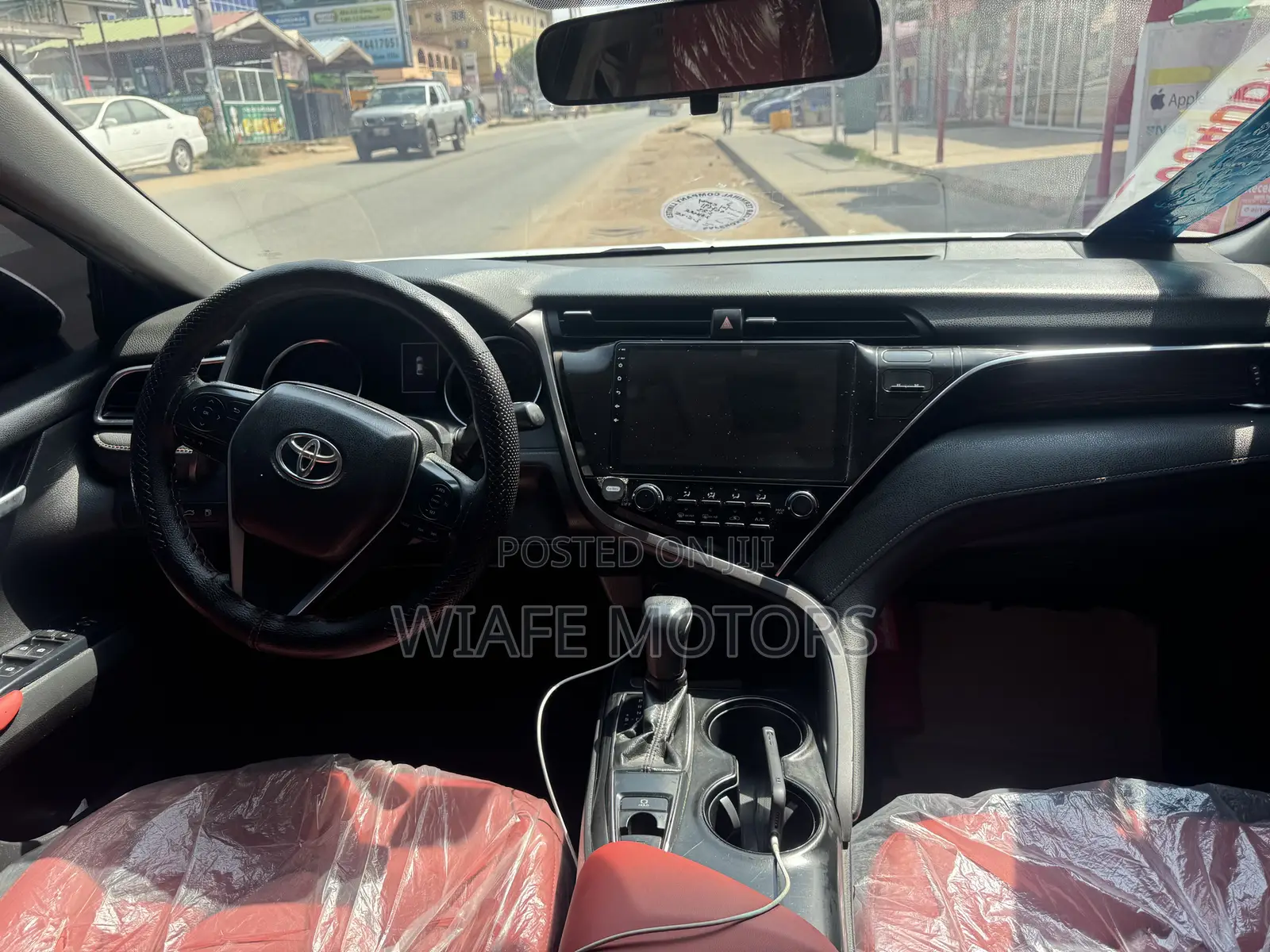 Toyota Camry LE FWD (2.5L 4cyl 8AM) 2018 White