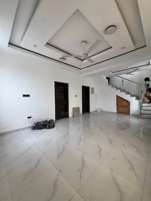 3bdrm House in Hfc Estate, Spintex for sale