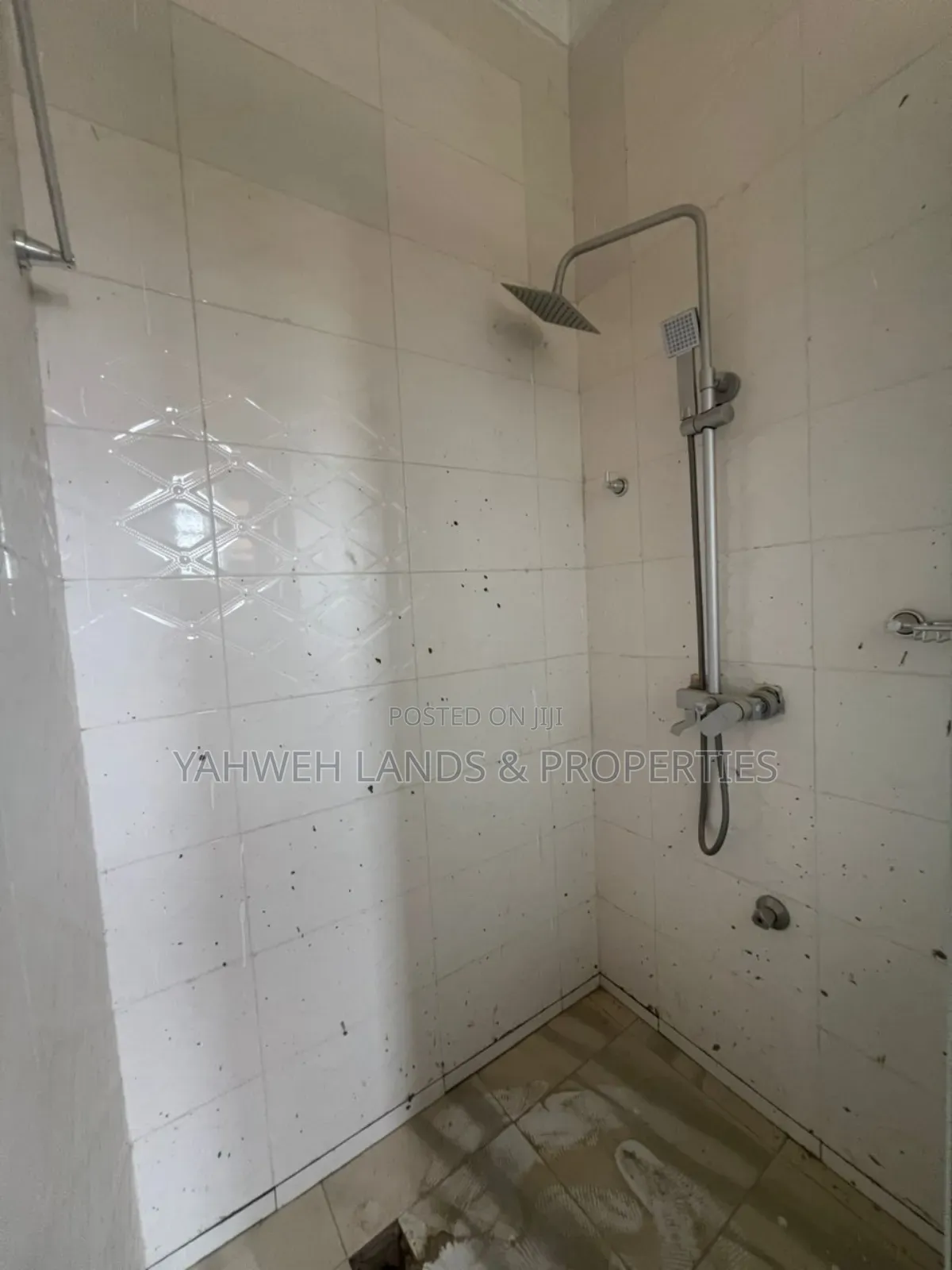 3bdrm House in Hfc Estate, Spintex for sale