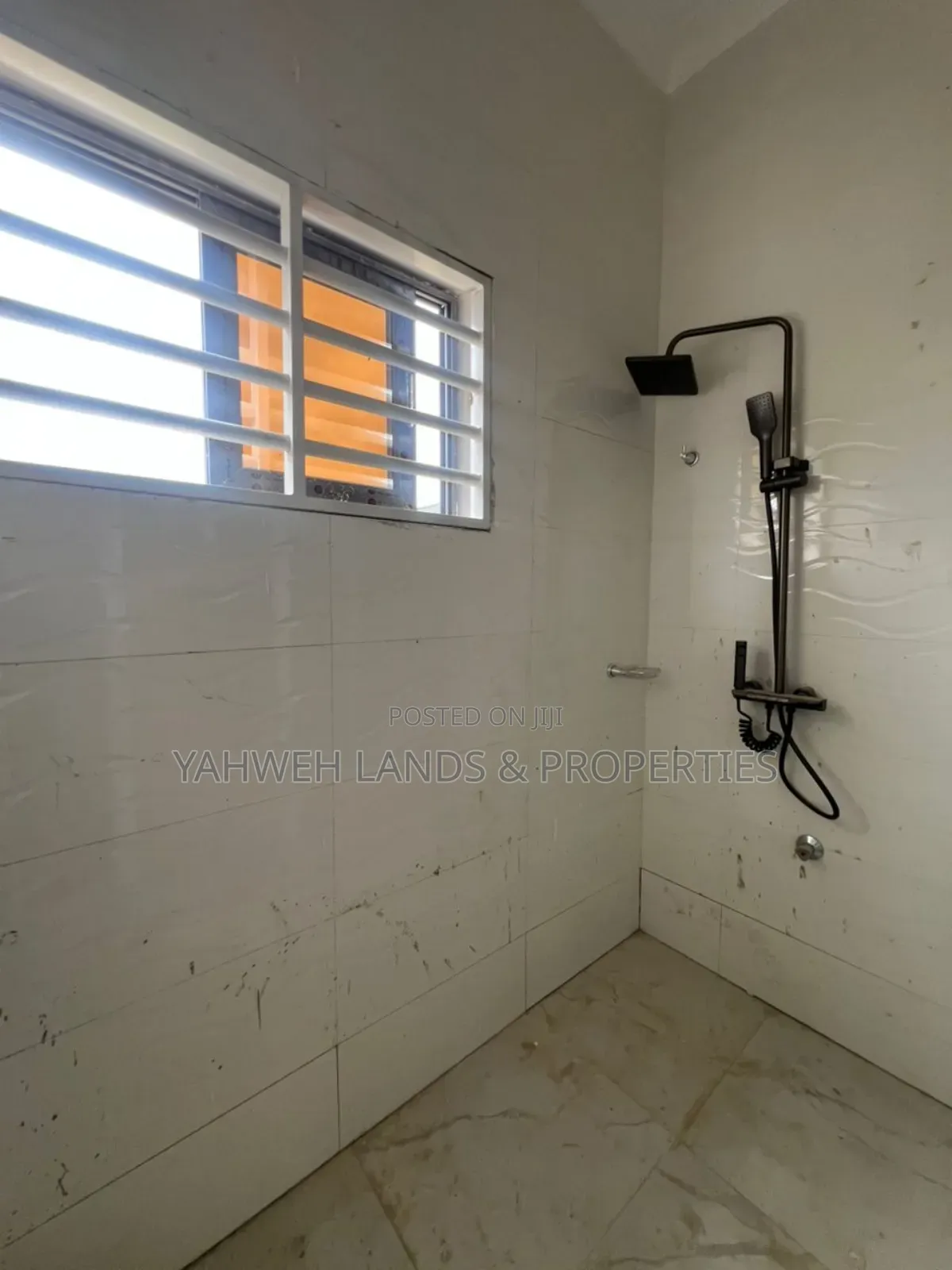 3bdrm House in Hfc Estate, Spintex for sale