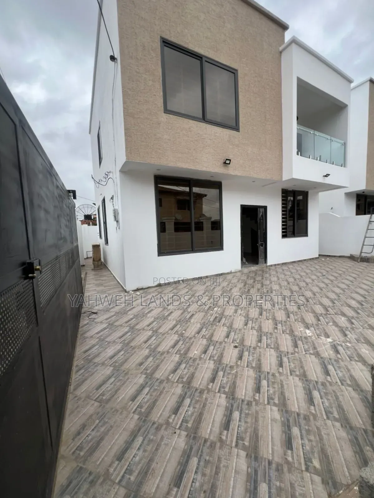 3bdrm House in Hfc Estate, Spintex for sale