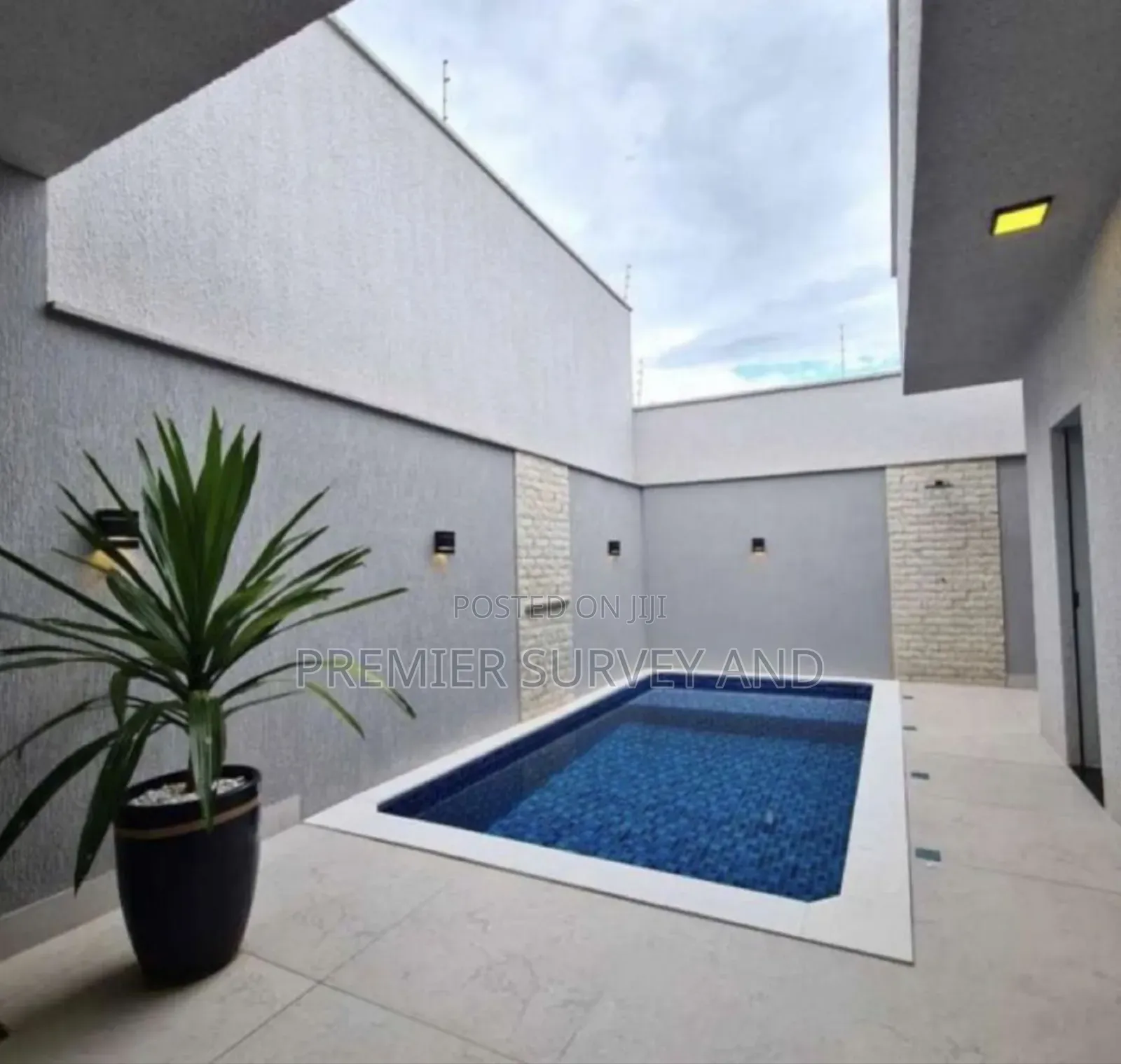 We Build Renovative Swimming Pools