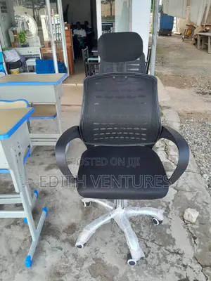 Cynisure Swivel Chair