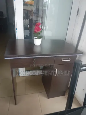 Sponsium Office Table