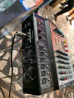 Yamaha Pam-600d 6-Channel Professional Music Mixer.