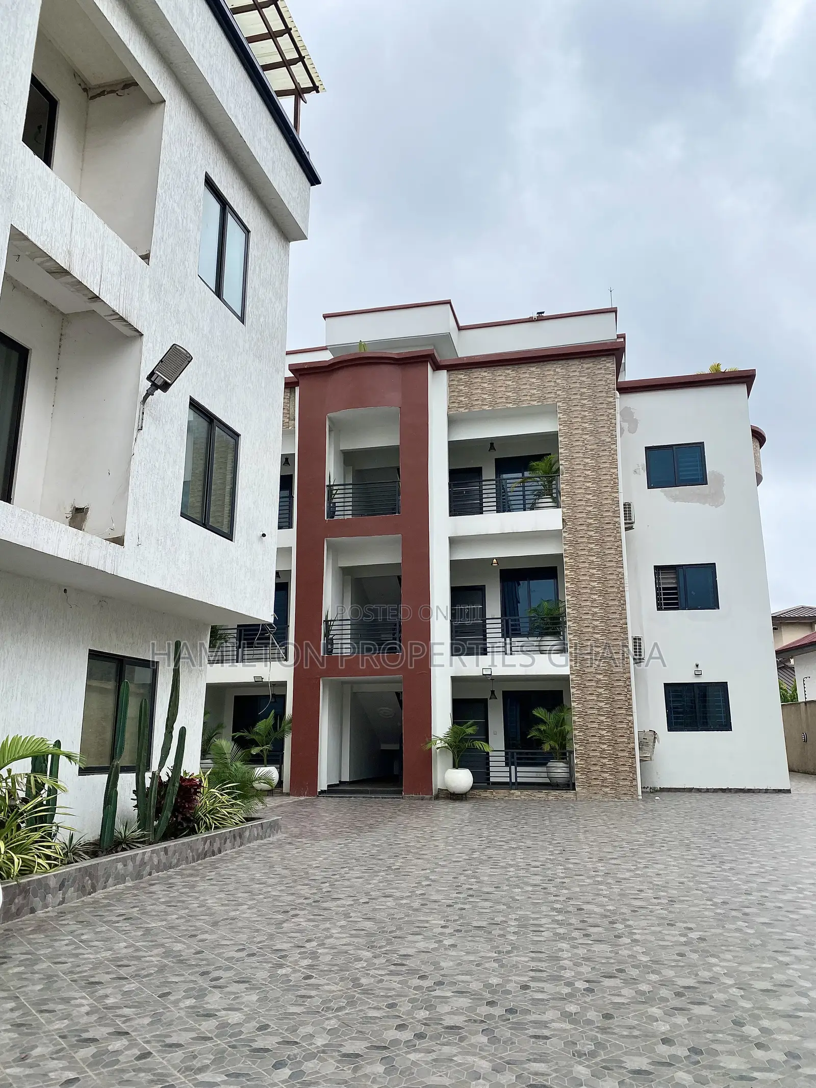 Furnished 2bdrm Apartment in East Airport, Tseaddo for rent