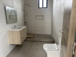 3bdrm Townhouse / Terrace in Green, East Legon for rent