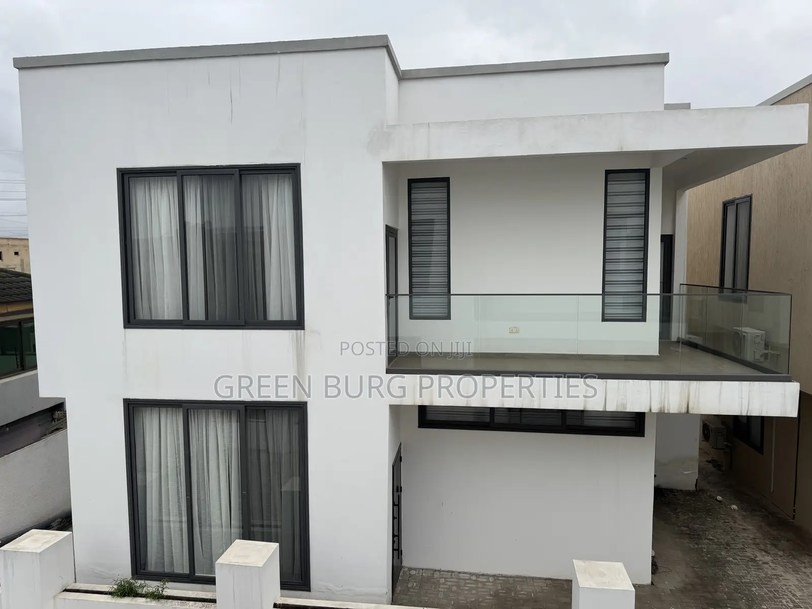 3bdrm Townhouse / Terrace in Green, East Legon for rent