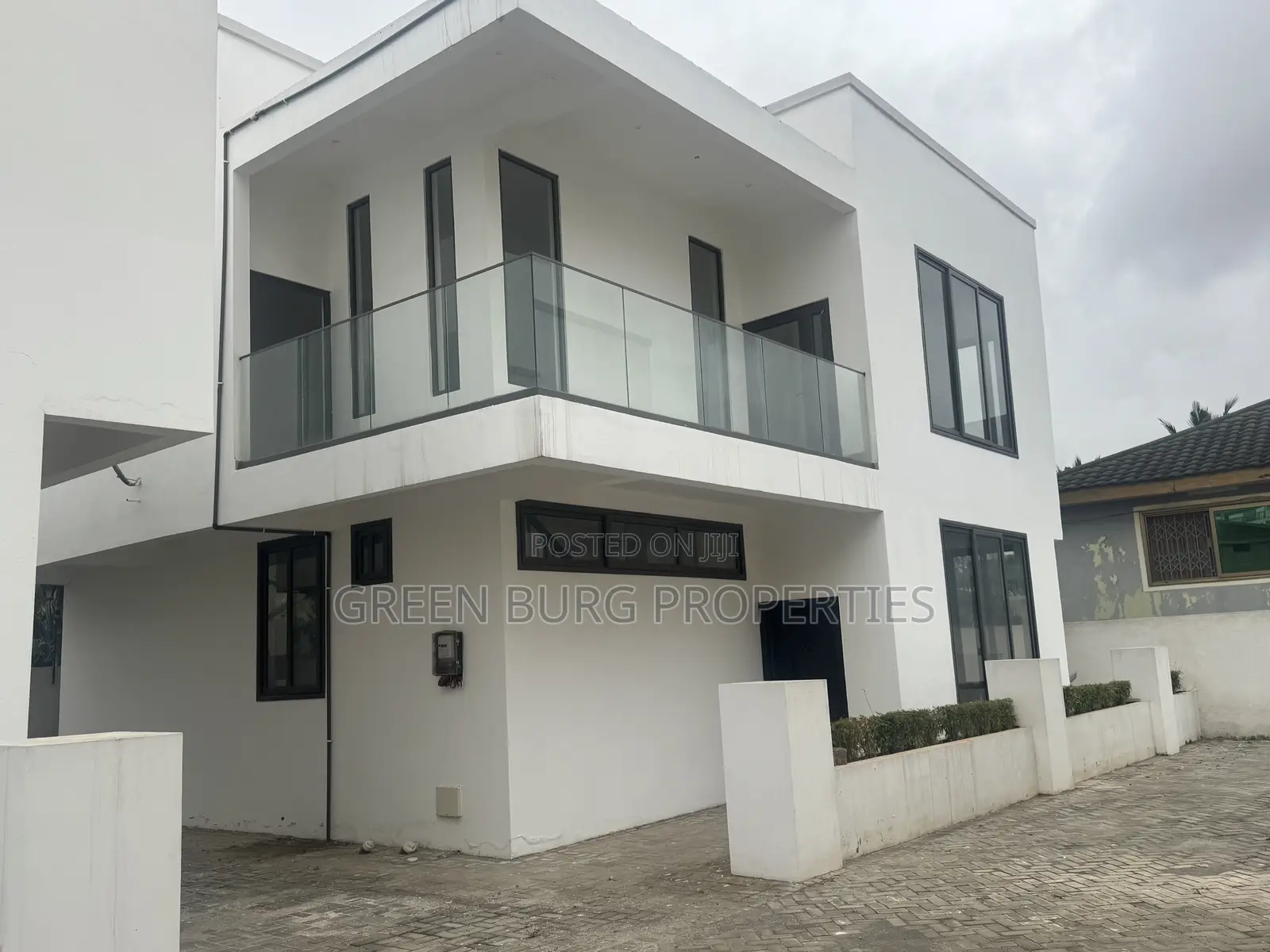3bdrm Townhouse / Terrace in Green, East Legon for rent