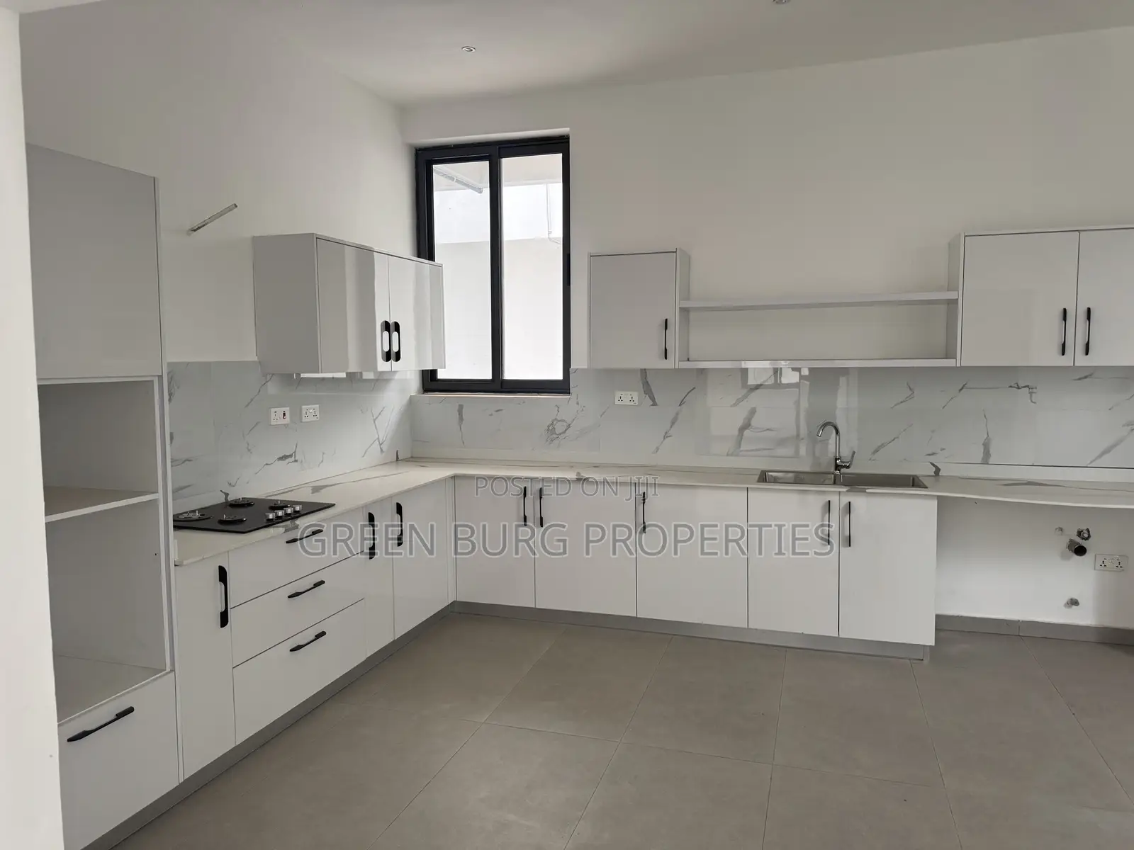 3bdrm Townhouse / Terrace in Green, East Legon for rent
