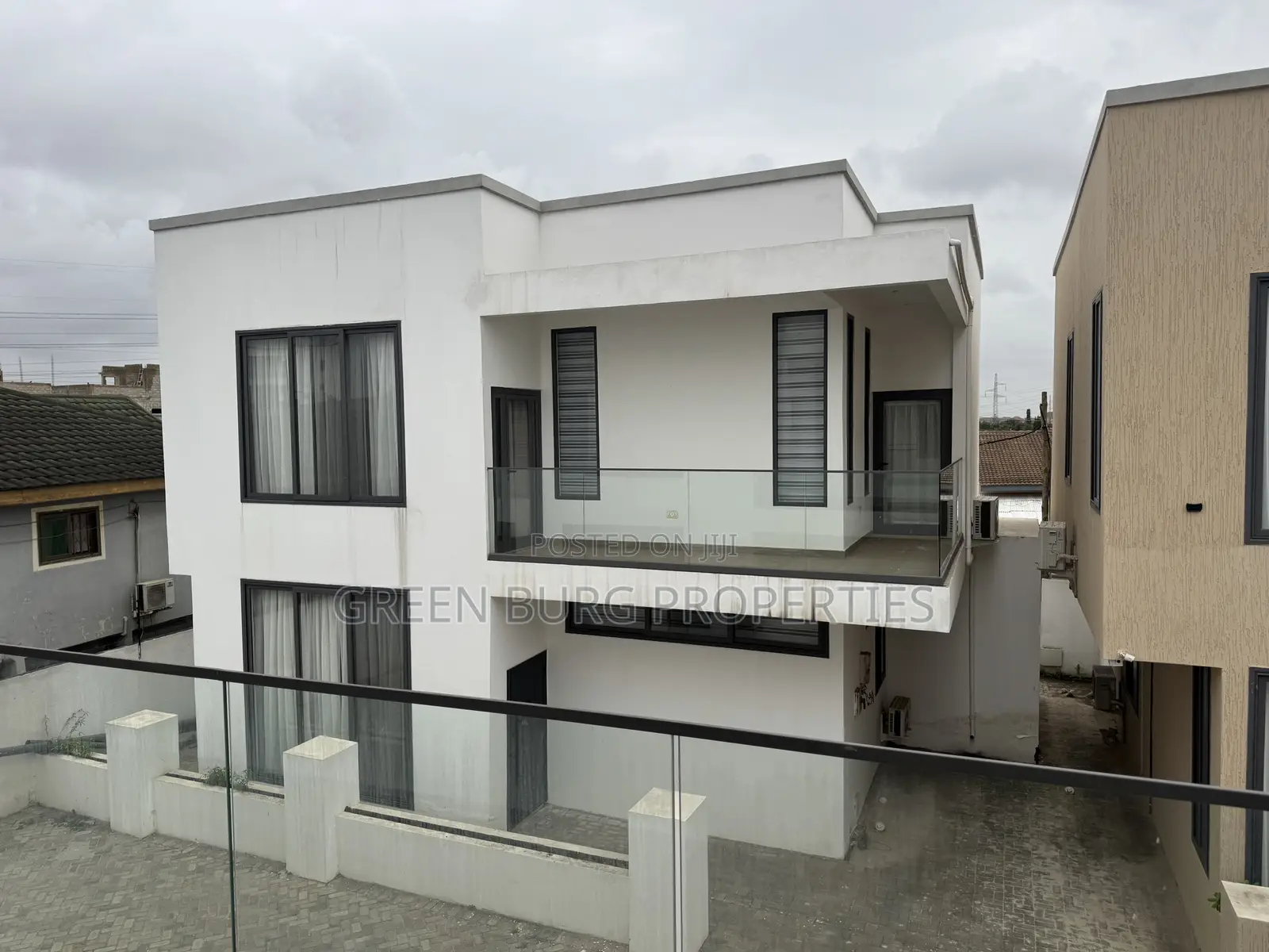 3bdrm Townhouse / Terrace in Green, East Legon for rent