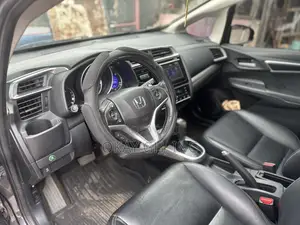 Honda Fit EX-L w/Navigation 4dr Hatchback (1.5L 4cyl CVT) 2015 Gray