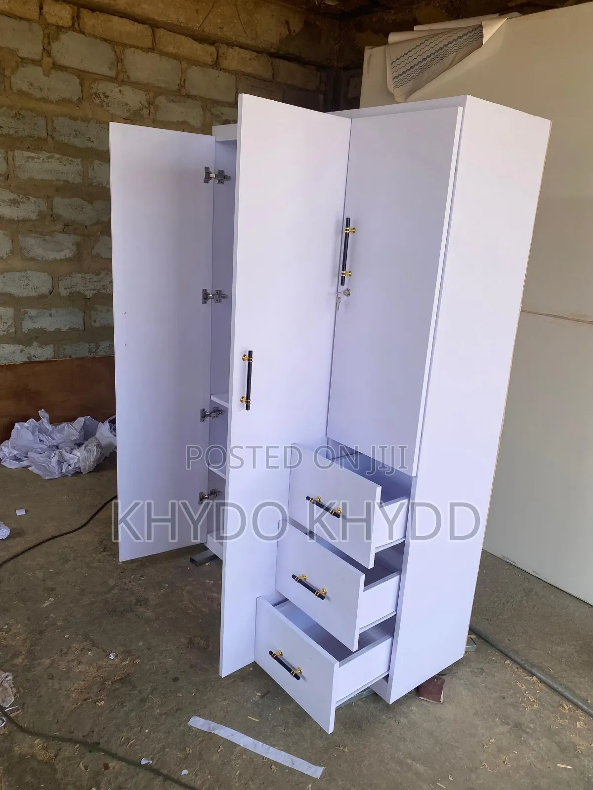 Neat 3 Doors Wardrobe