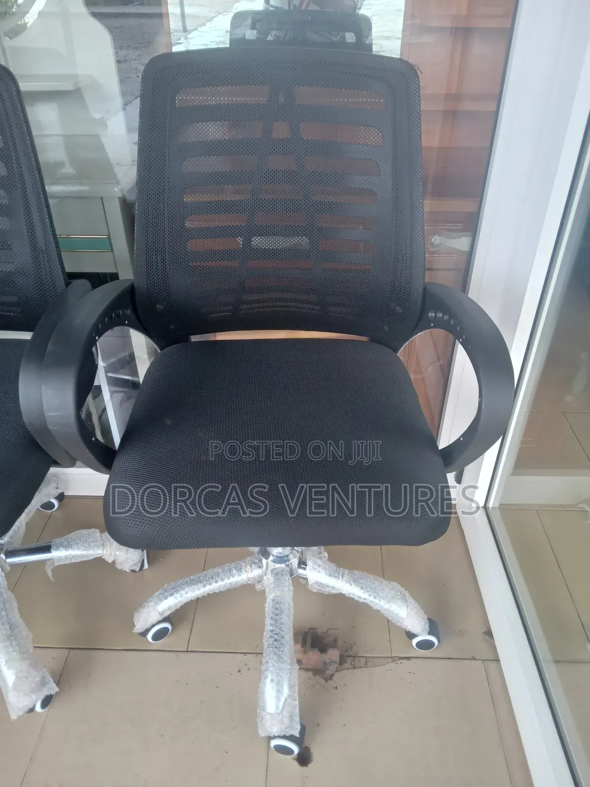 Cynisure Swivel Chair