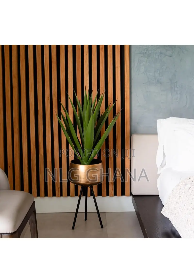 37cm / 14.6" Artificial Spiked Agave Plant. Ghx6294