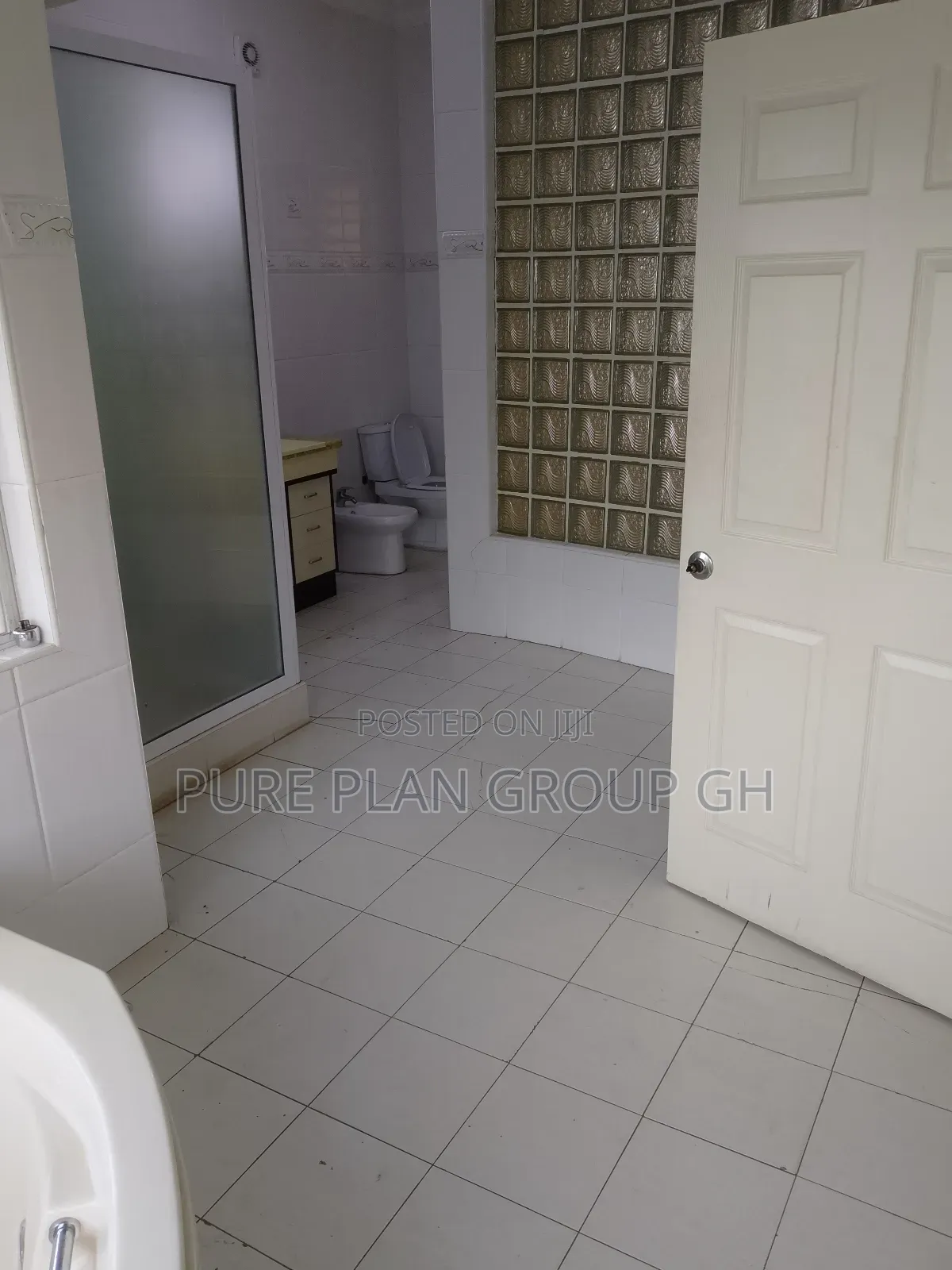 5bdrm House in East Legon, A&C Mall Area for rent
