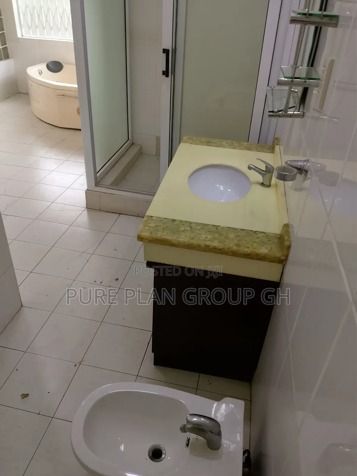5bdrm House in East Legon, A&C Mall Area for rent