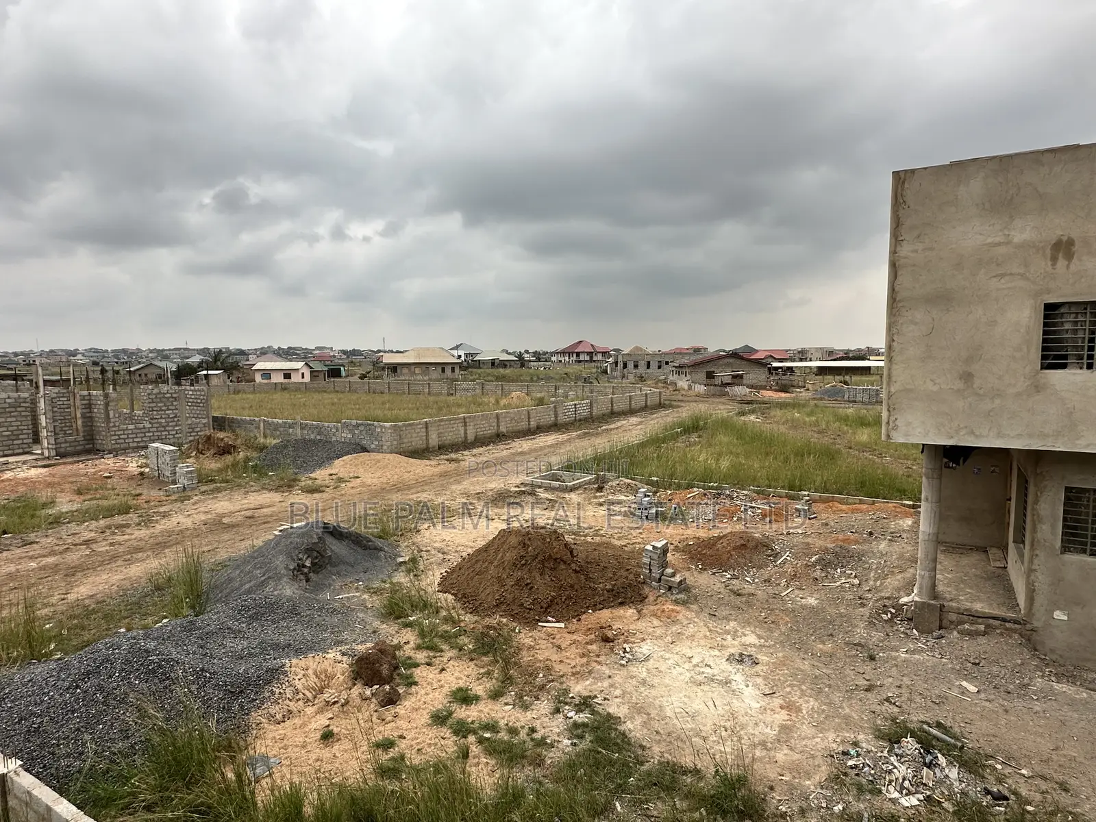 Tema Community 25 - Your Dream Home, Deserves a Dream Location