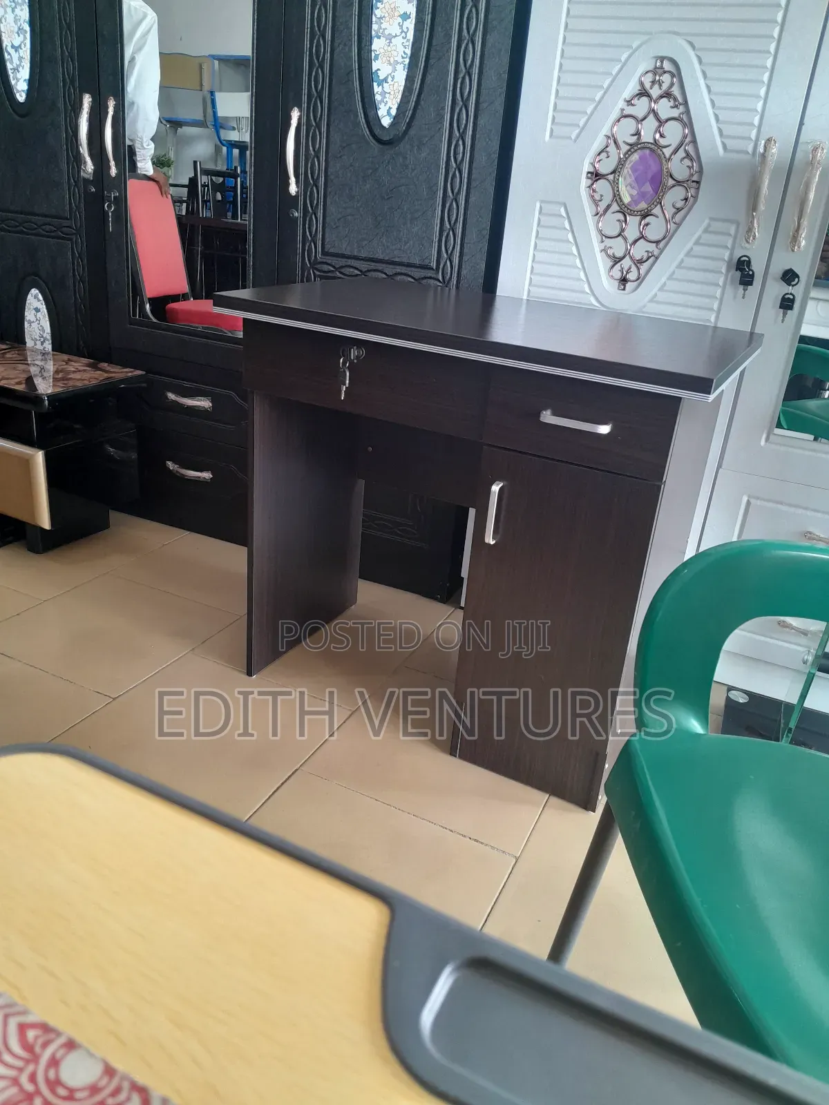 Maktoum Office Table