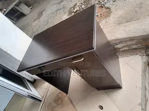 Deblum Table