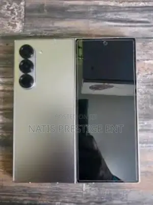 New Samsung Galaxy Z Fold4 512 GB Silver