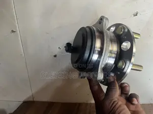 Hyundai Genesis Front Hub