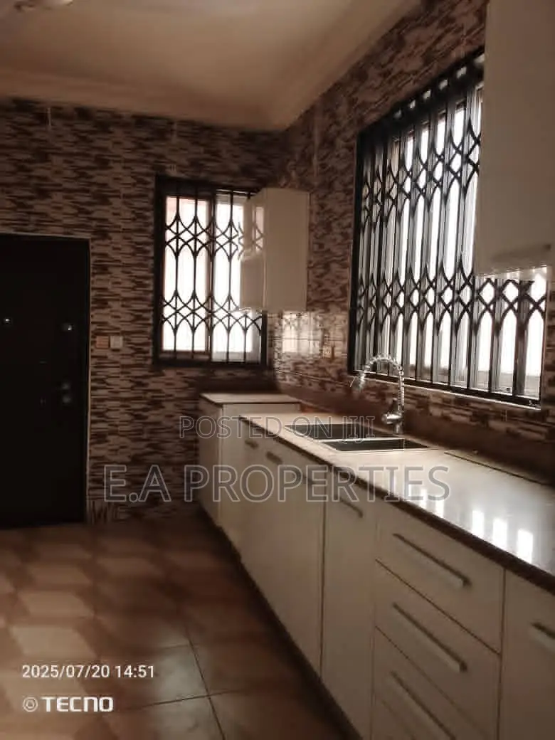 2bdrm Apartment in E A Properties, Frafraha for rent