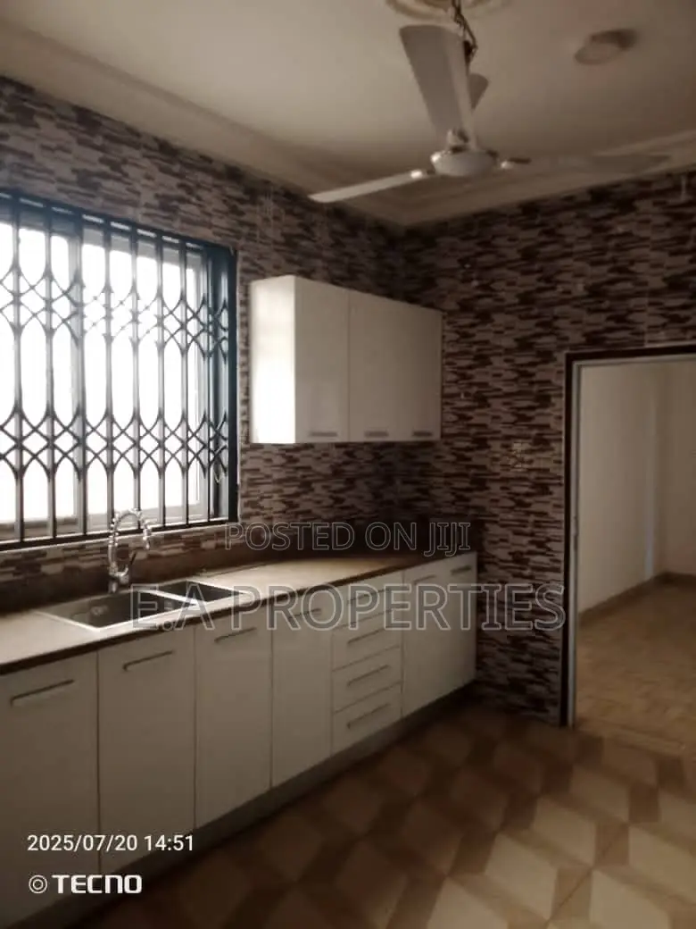 2bdrm Apartment in E A Properties, Frafraha for rent