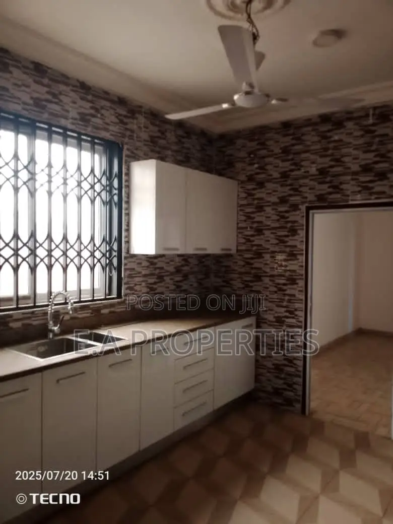 2bdrm Apartment in E A Properties, Frafraha for rent